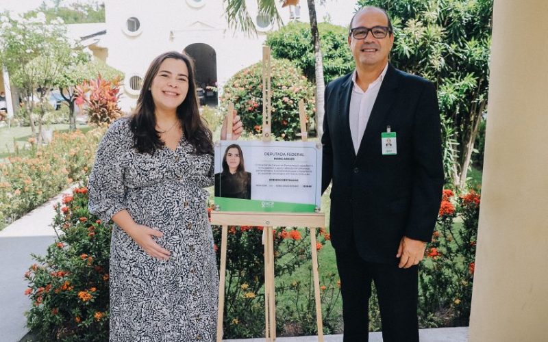 Maria Arraes é Homenageada pelo Hospital de Câncer de Pernambuco por Apoio Institucional