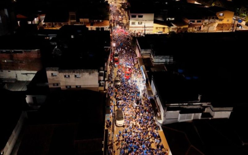 Eduardo Honório encerra campanha levando multidão às ruas de Goiana