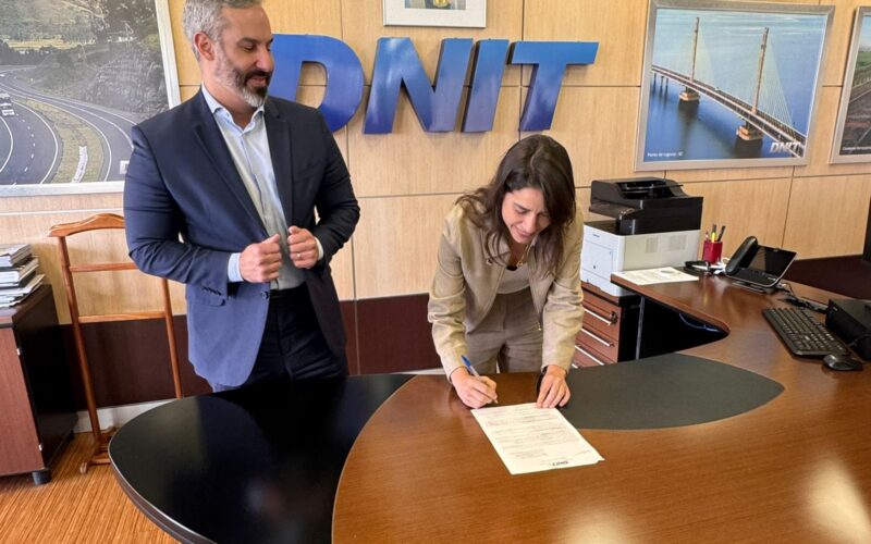 Em Brasília, governadora Raquel Lyra garante junto ao DNIT a construção da variante de Toritama, no Agreste Setentrional
