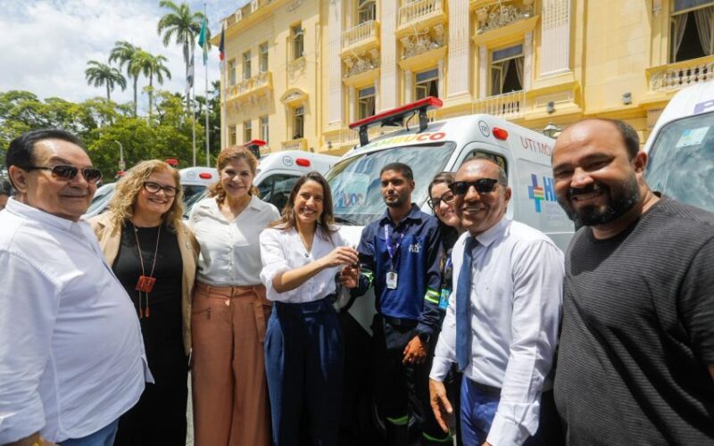 Raquel Lyra entrega 10 novas ambulâncias UTI móvel para reforçar rede estadual de saúde
