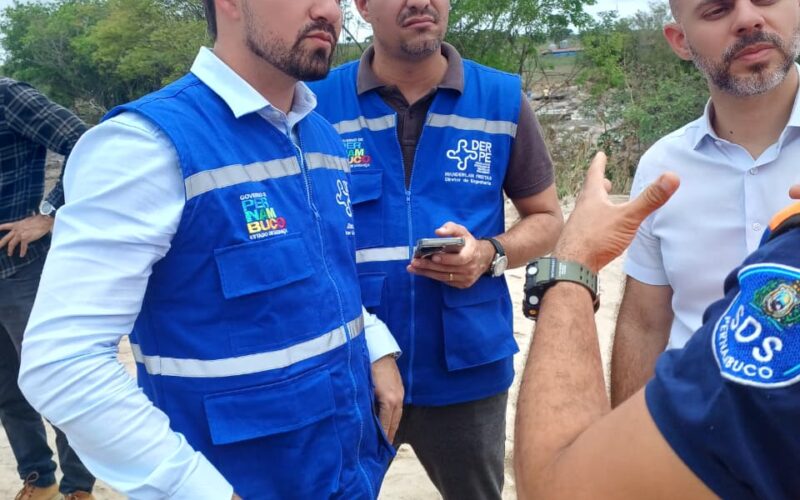 Força-tarefa do Governo Raquel Lyra atua em Jupi, Jucati e Calçado após chuvas destruírem pontes e rodovias