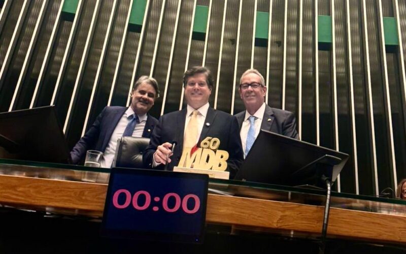 Álvaro Porto celebra 60 anos do MDB ao lado de Baleia Rossi e Raul Henry em Brasília