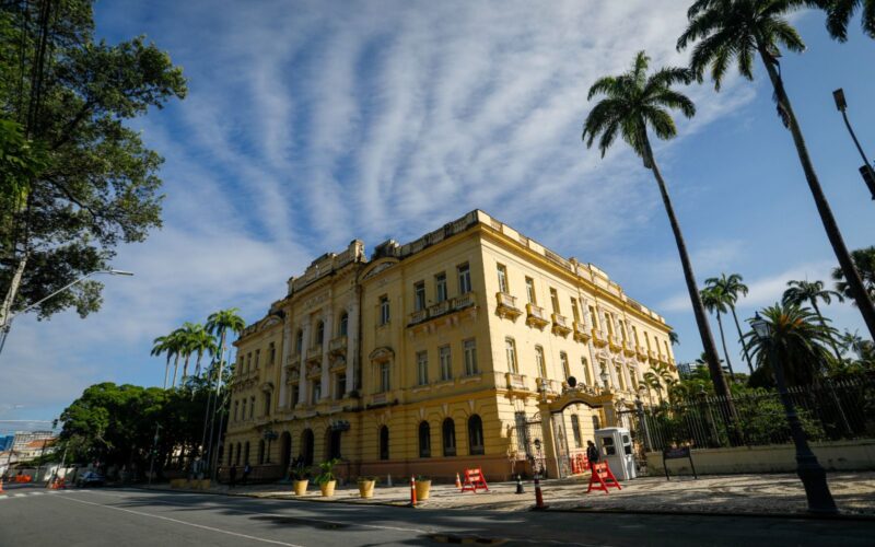 Governo de Pernambuco decreta ponto facultativo na véspera da Paixão de Cristo