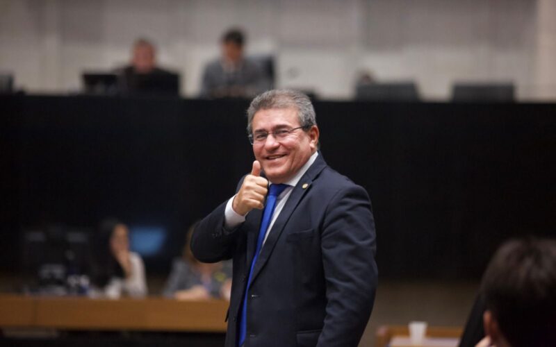 Luciano Duque assume liderança do Podemos na Alepe após janela partidária