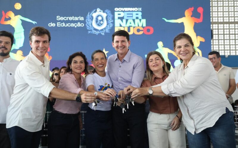 Raquel Lyra assina concessão do saneamento no Sertão e anuncia pacote de investimentos em Petrolina