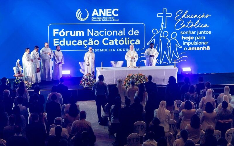 ANEC lança livro que resgata 80 anos da educação católica no Brasil
