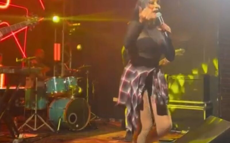 Aline Lira, da Banda Dupla Malícia, agita Igarassu com grandes sucessos do forró das antigas
